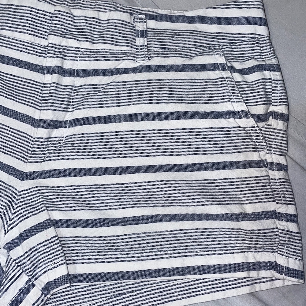 GAP Shorts - Picture 3 of 7